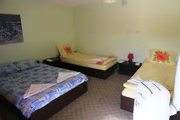 Valleypark Hostel *