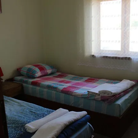 Valleypark Hostel *